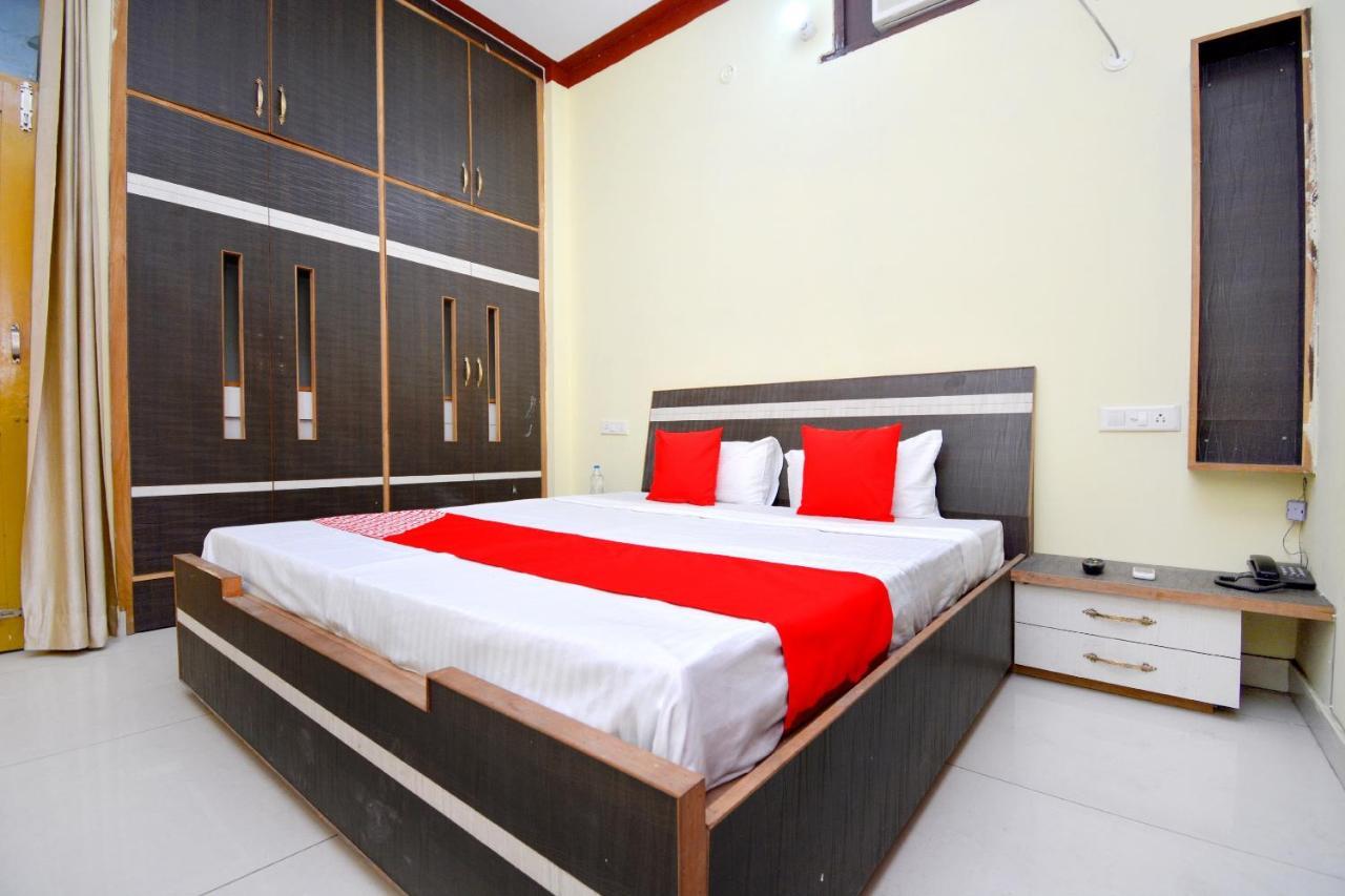Oyo 40306 White House Hotel Jalandhar Eksteriør billede