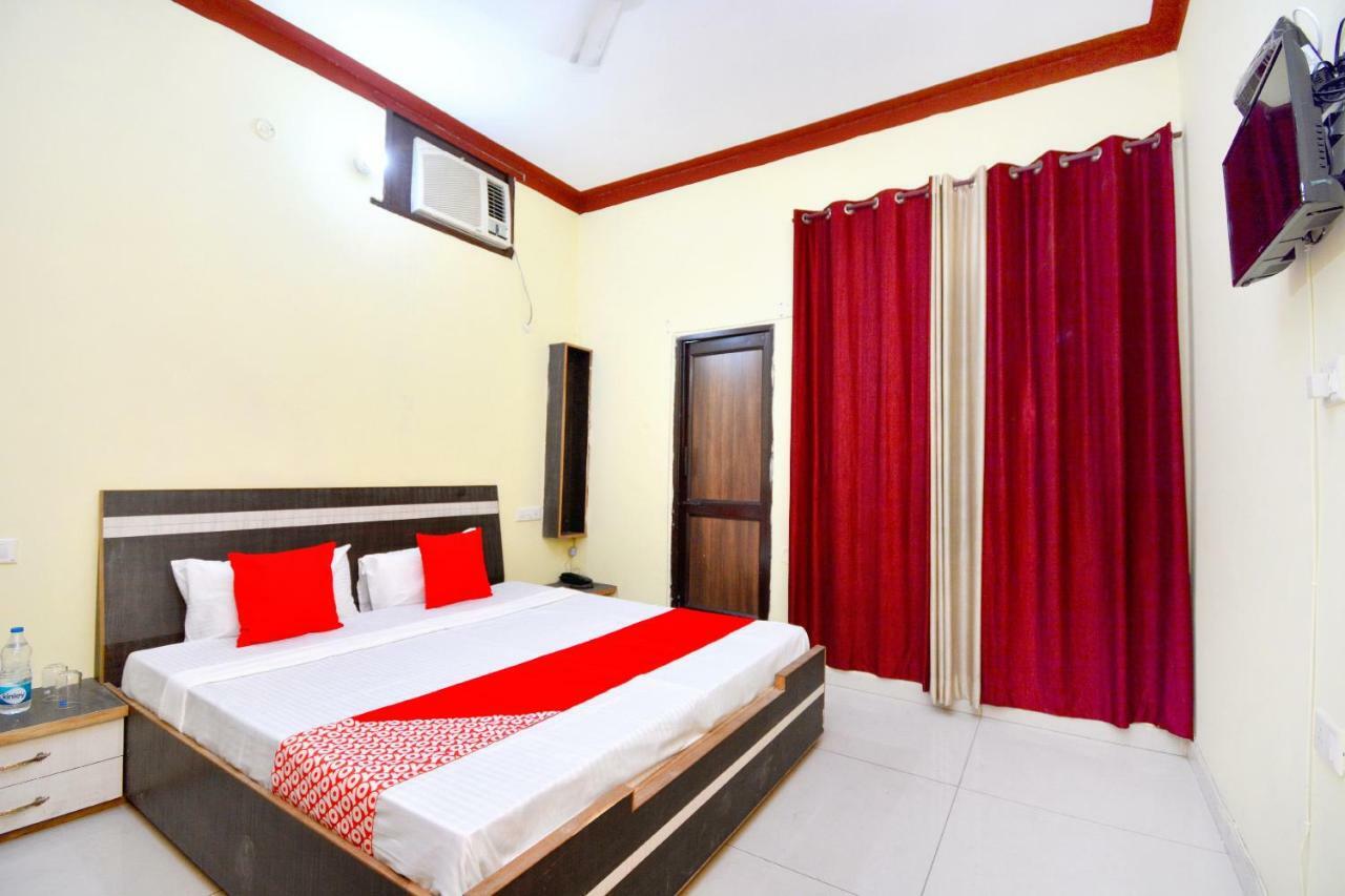 Oyo 40306 White House Hotel Jalandhar Eksteriør billede