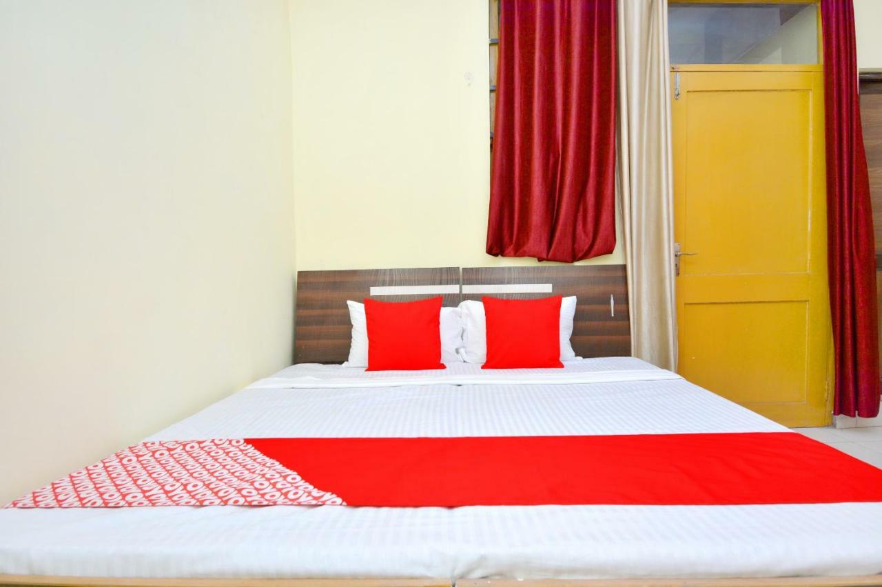 Oyo 40306 White House Hotel Jalandhar Værelse billede