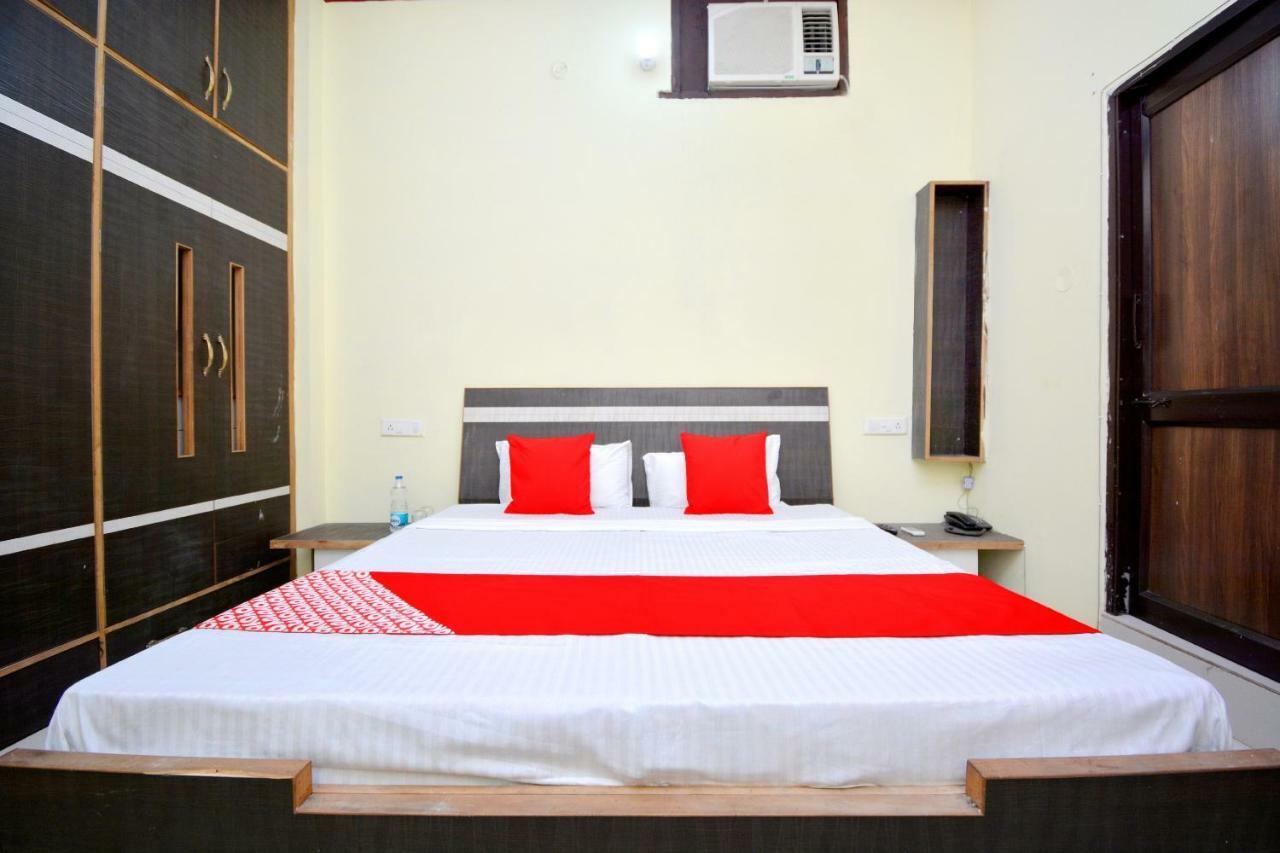 Oyo 40306 White House Hotel Jalandhar Eksteriør billede
